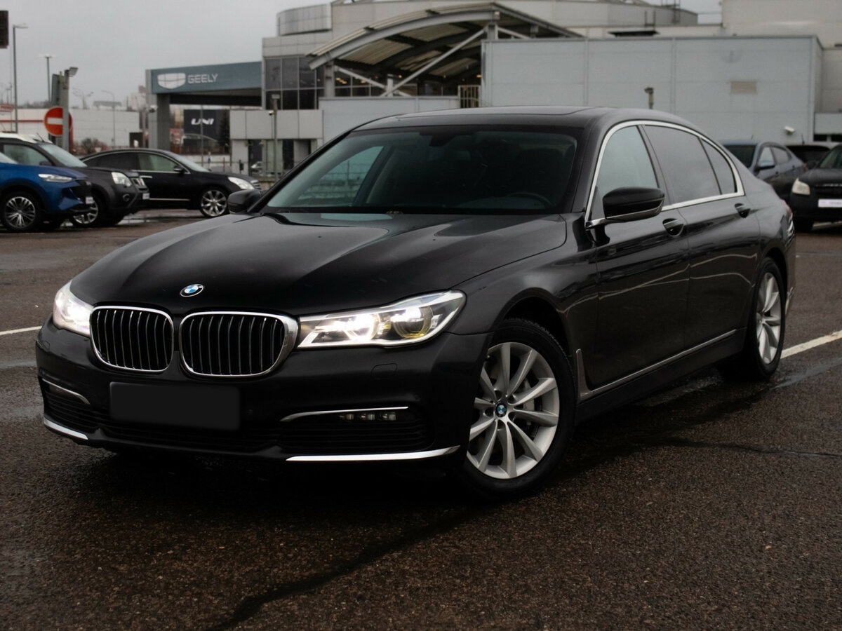 BMW 7 серии 2018 года с пробегом. Посмотреть фото