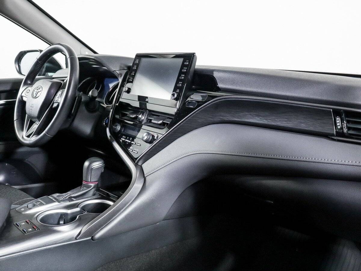 Toyota Camry 2021 года с пробегом. Фото: #5