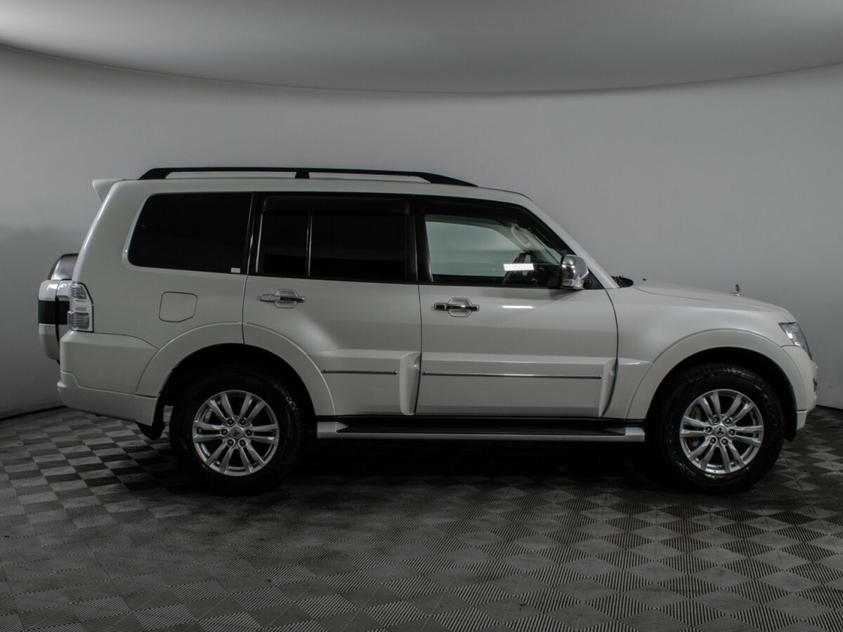 Mitsubishi Pajero 2019 года с пробегом. Фото: #3