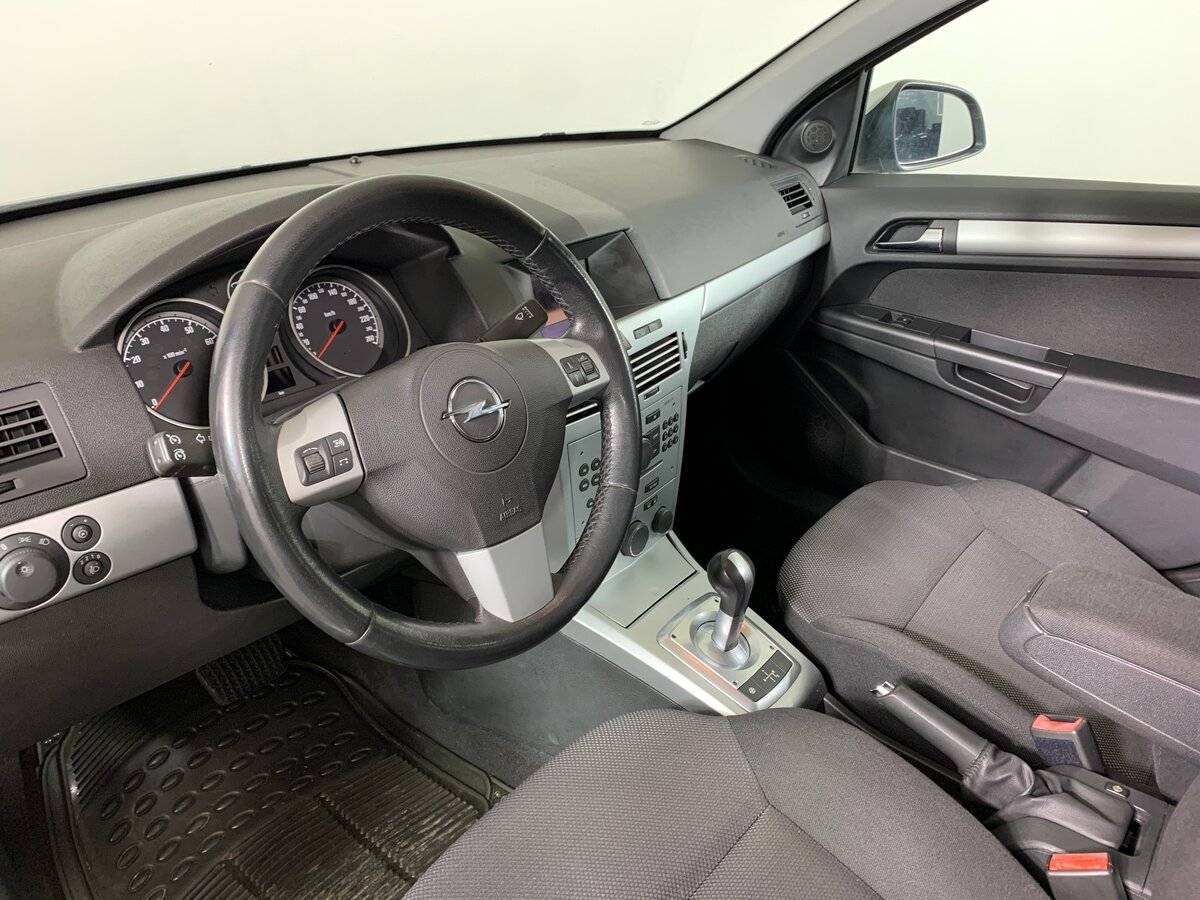 Opel Astra 2010 года с пробегом. Фото: #10