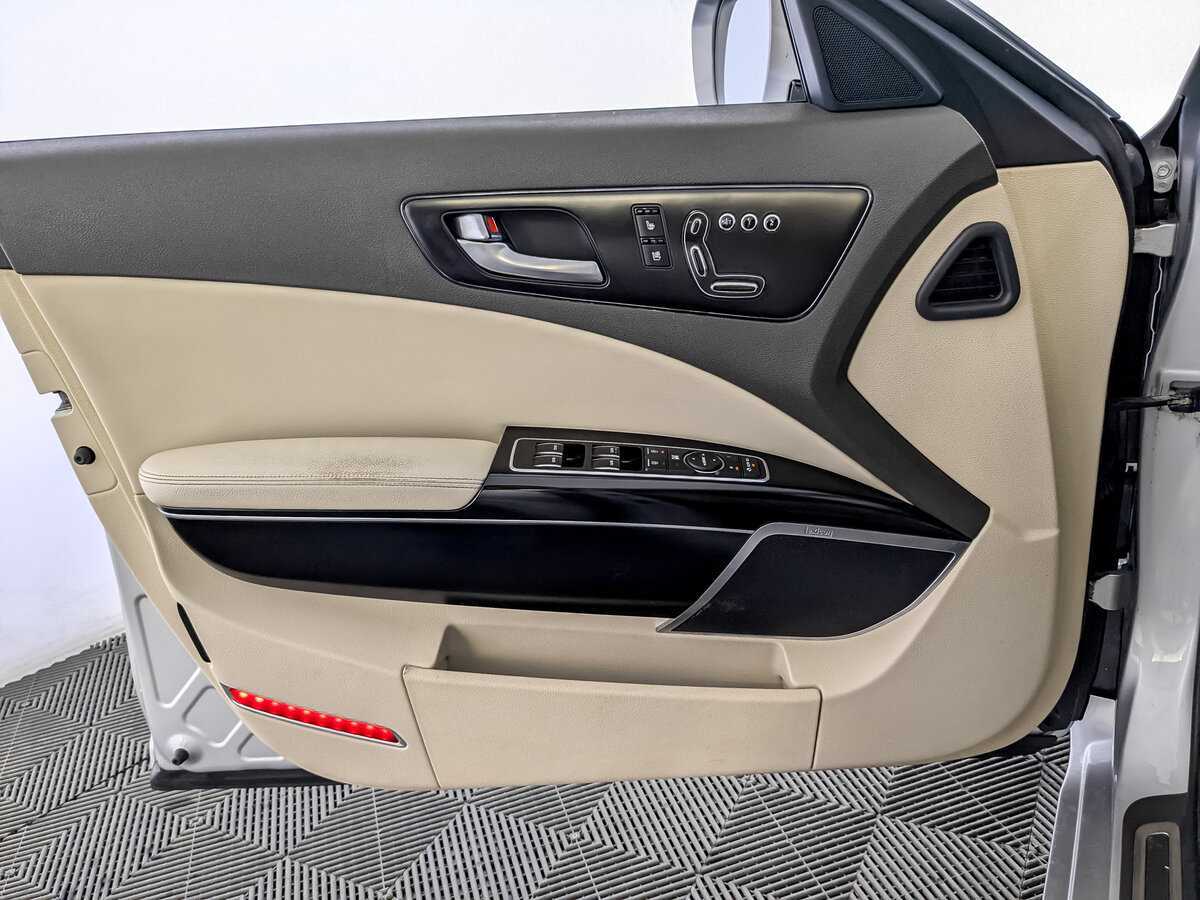 Kia Quoris 2013 года с пробегом. Фото: #18