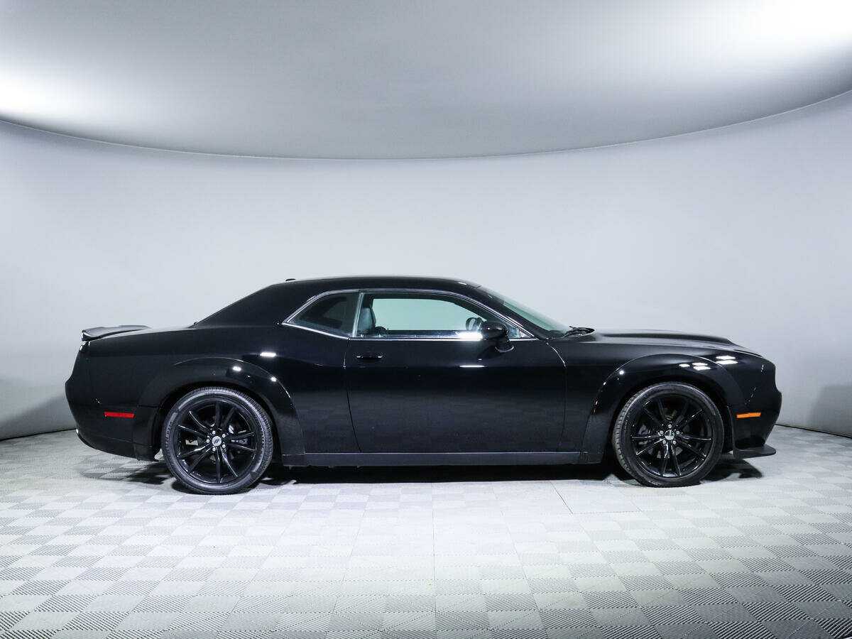 Dodge Challenger 2019 года с пробегом. Фото: #3