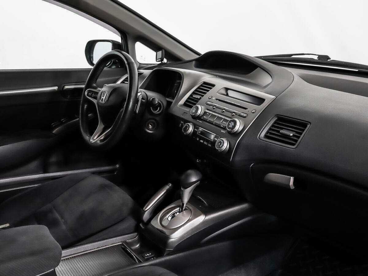 Honda Civic 2010 года с пробегом. Фото: #10