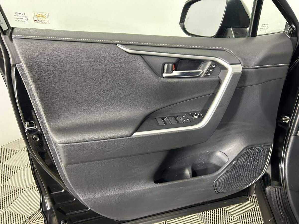 Toyota RAV4 2022 года с пробегом. Фото: #7