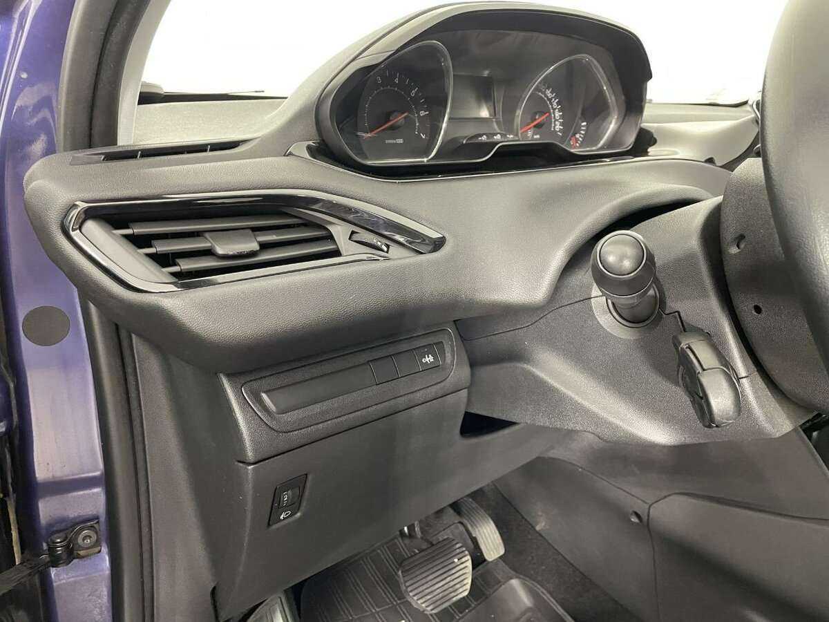 Peugeot 208 2014 года с пробегом. Фото: #8