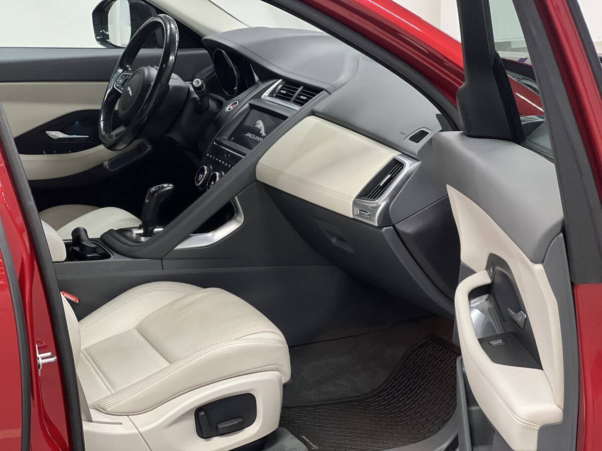 Jaguar E-Pace 2018 года с пробегом. Фото: #10