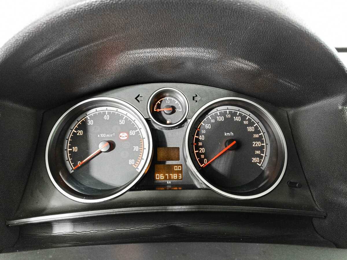 Opel Astra 2010 года с пробегом. Фото: #10
