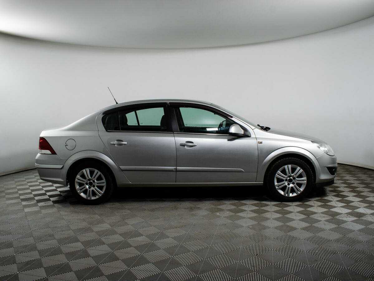 Opel Astra 2010 года с пробегом. Фото: #3