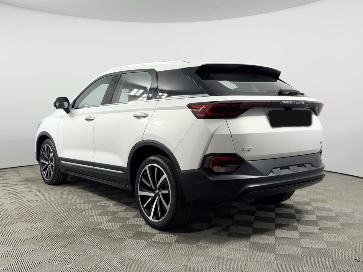 FAW Bestune T77 2024 года с пробегом. Фото: #1