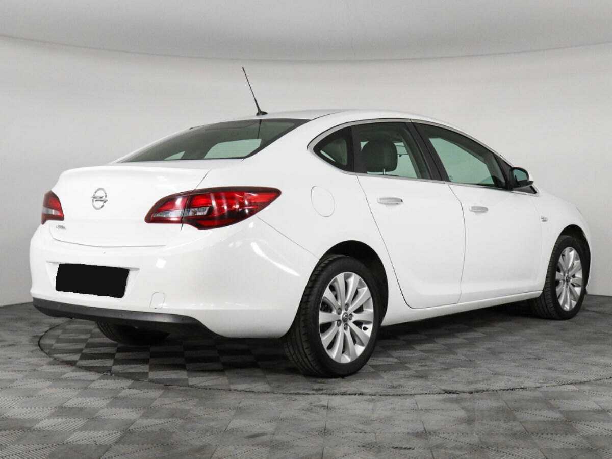 Opel Astra 2013 года с пробегом. Фото: #4