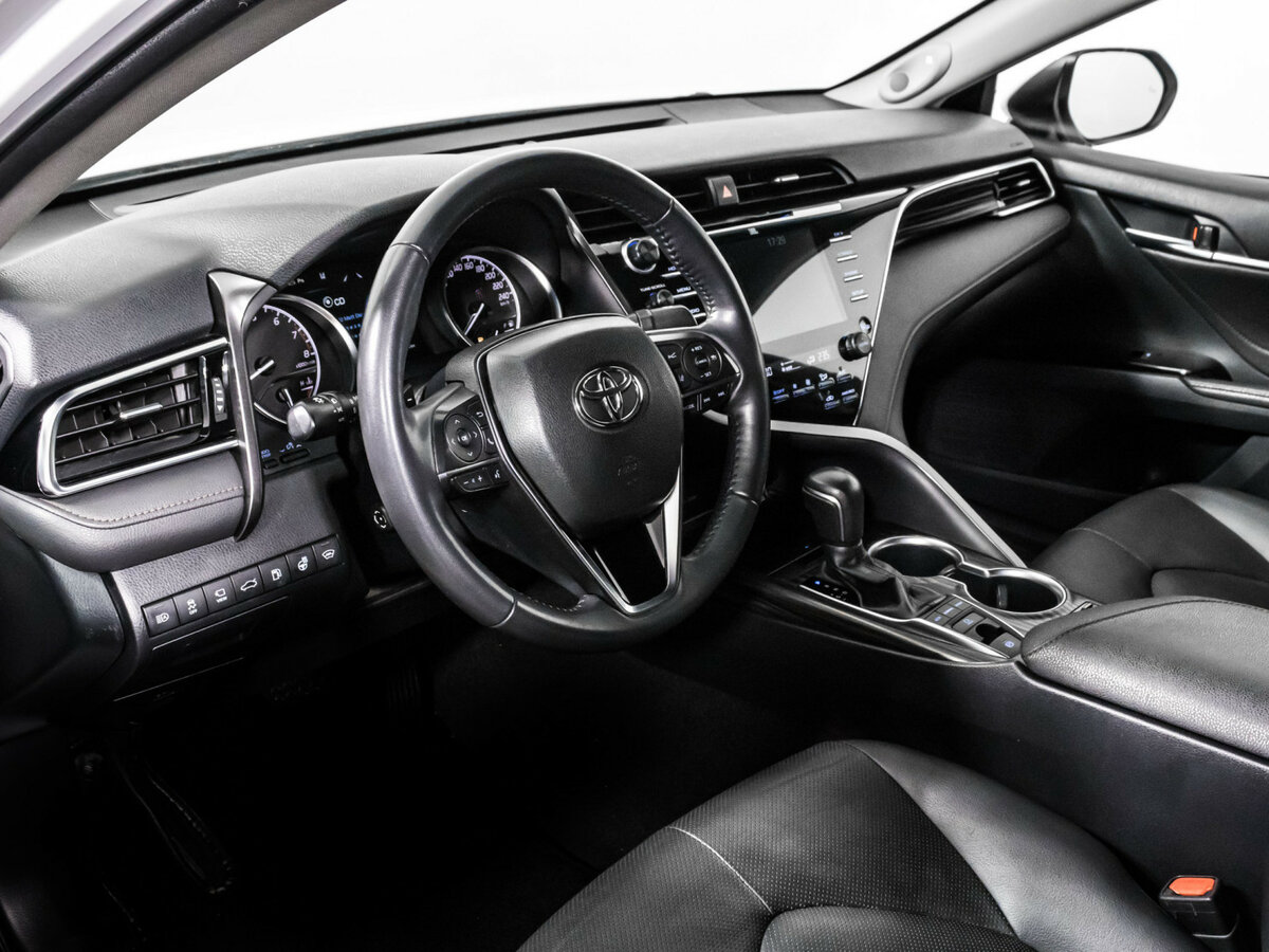 Toyota Camry 2018 года с пробегом. Фото: #10