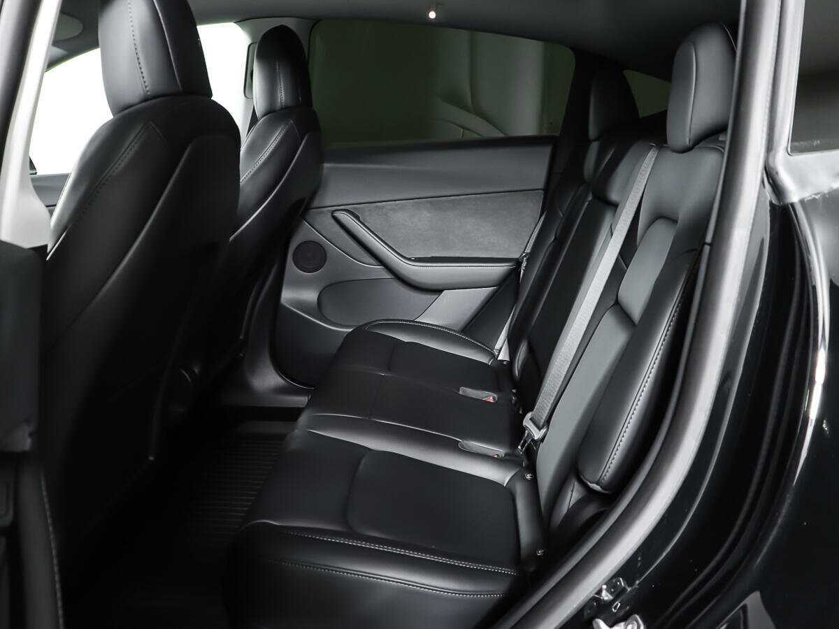 Tesla Model Y 2021 года с пробегом. Фото: #9