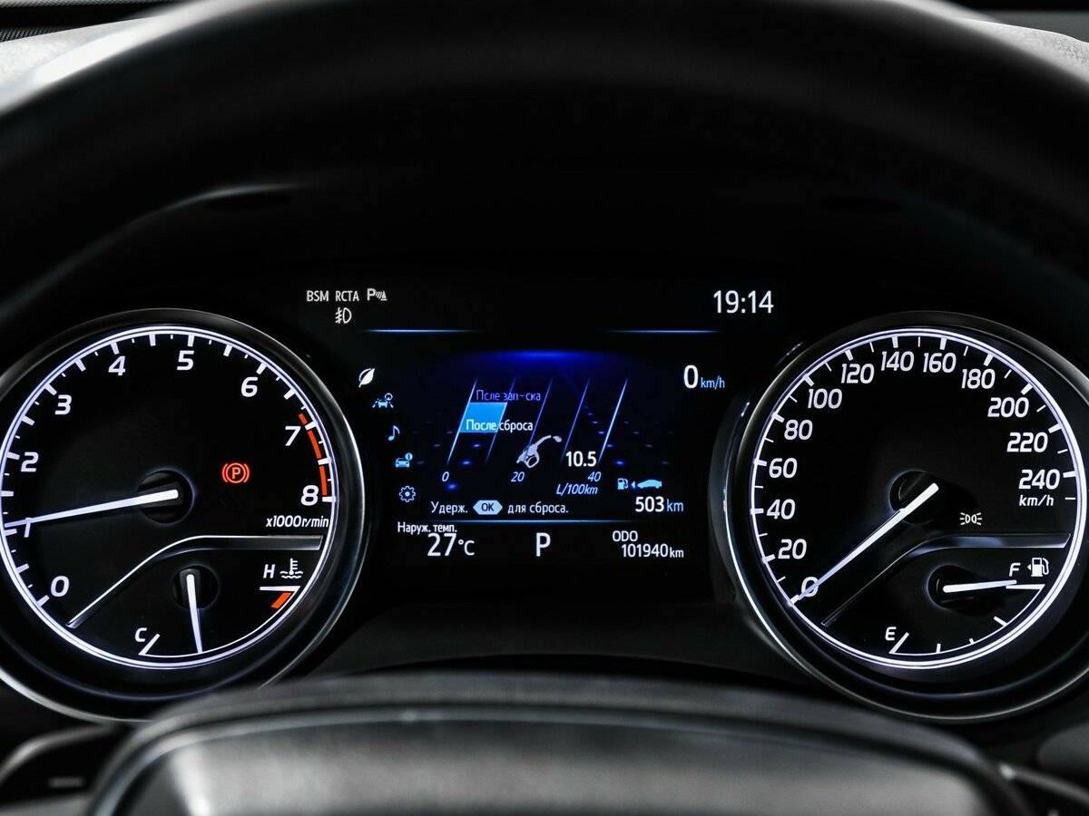 Toyota Camry 2021 года с пробегом. Фото: #9