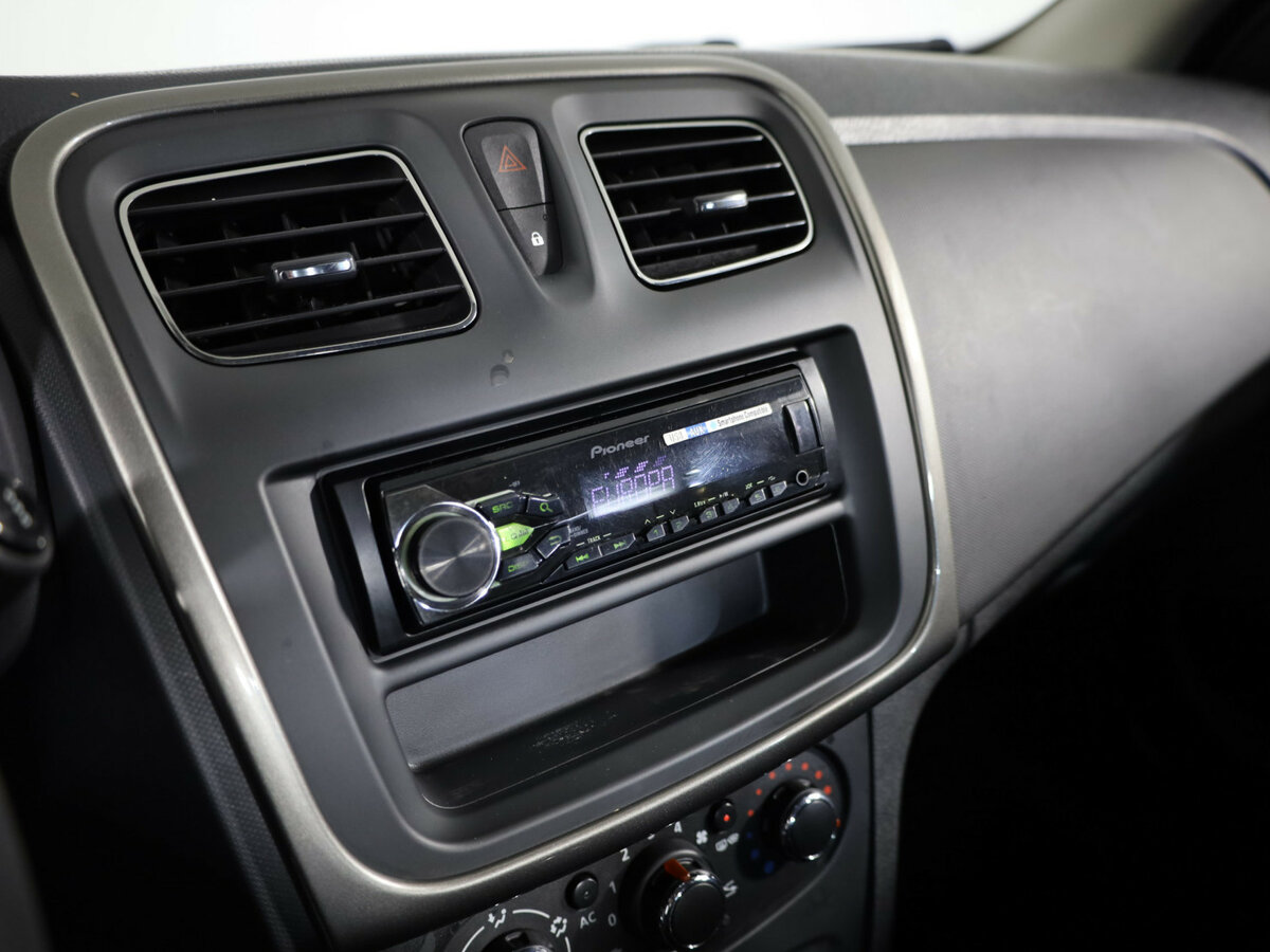 Renault Logan 2015 года с пробегом. Фото: #17