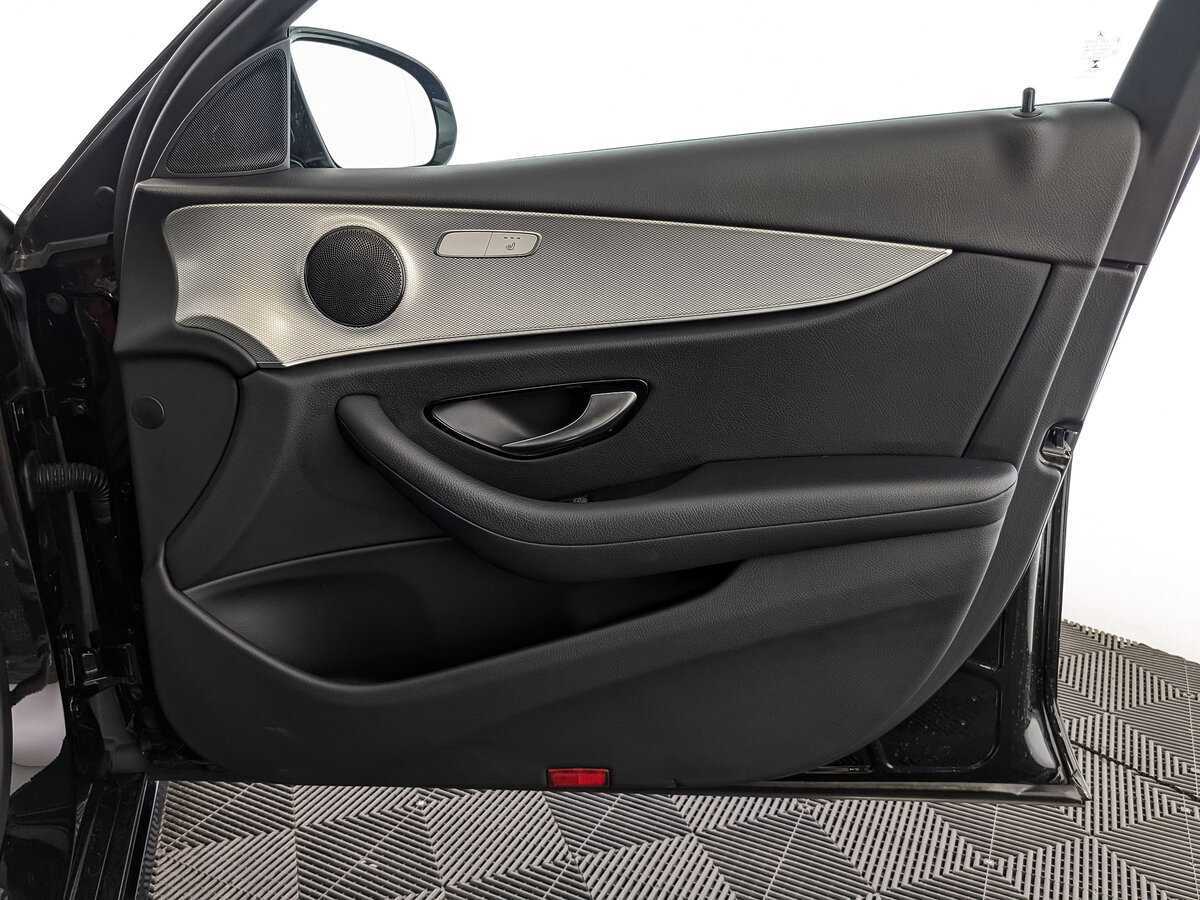 Mercedes-Benz E-Класс 2019 года с пробегом. Фото: #19