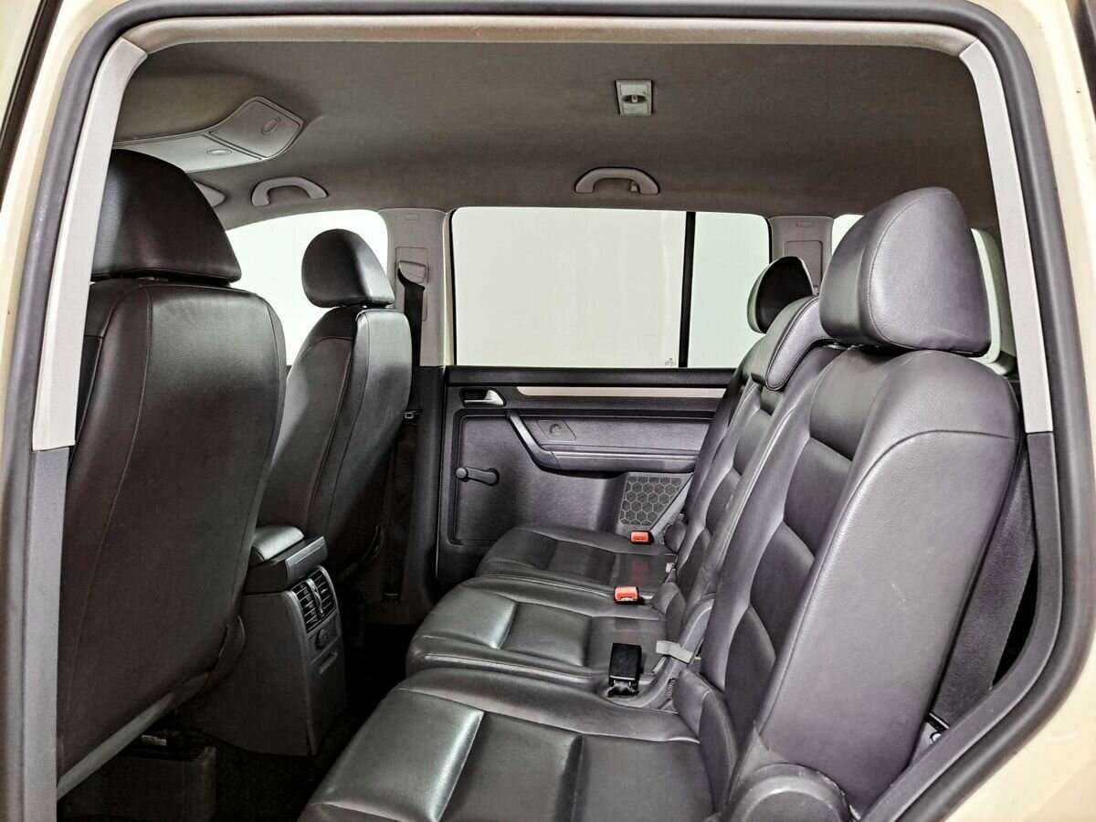 Volkswagen Touran 2010 года с пробегом. Фото: #9