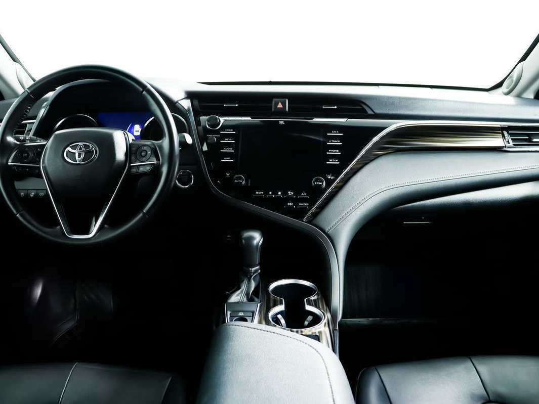 Toyota Camry 2018 года с пробегом. Фото: #10