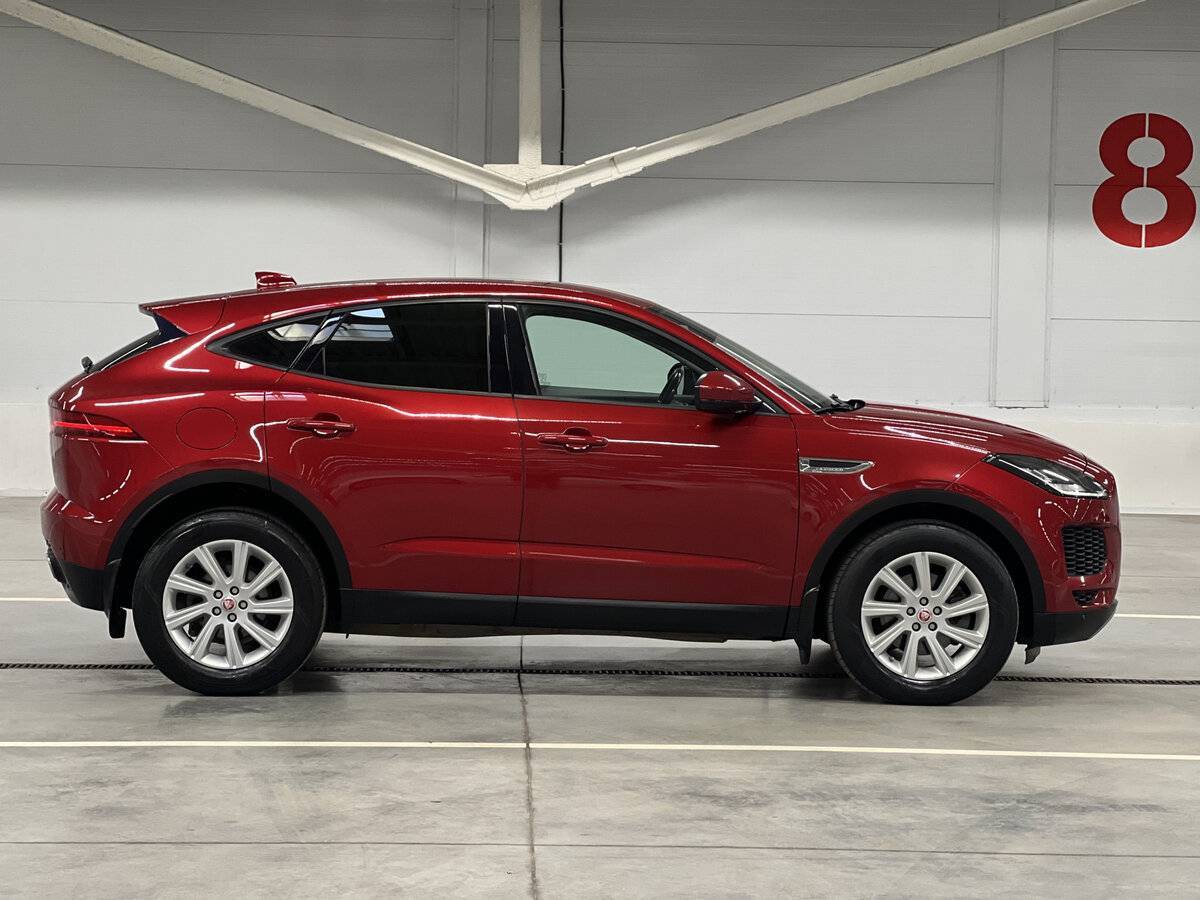 Jaguar E-Pace 2018 года с пробегом. Фото: #3