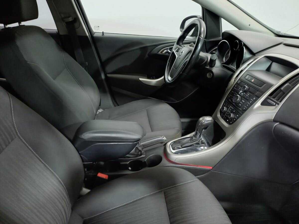 Opel Astra 2010 года с пробегом. Фото: #9