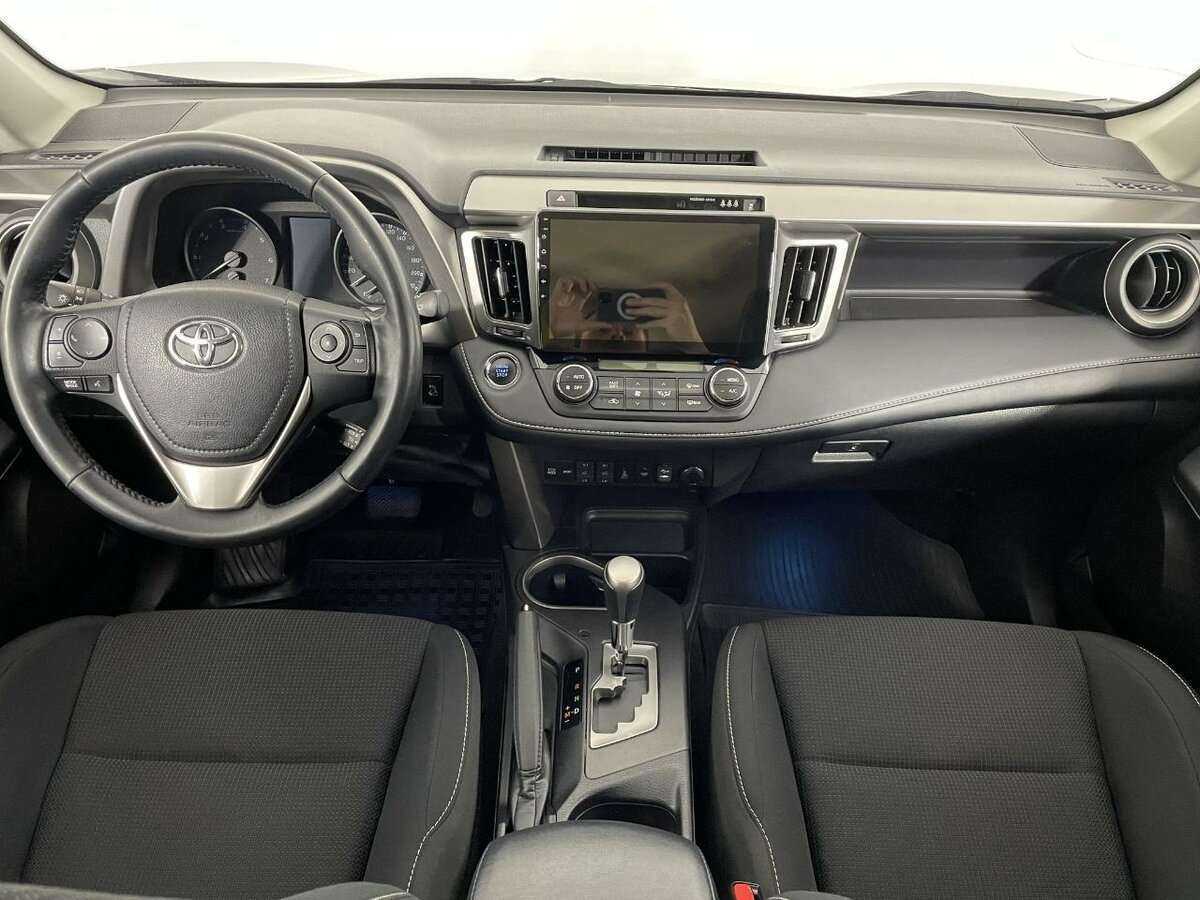 Toyota RAV4 2018 года с пробегом. Фото: #6
