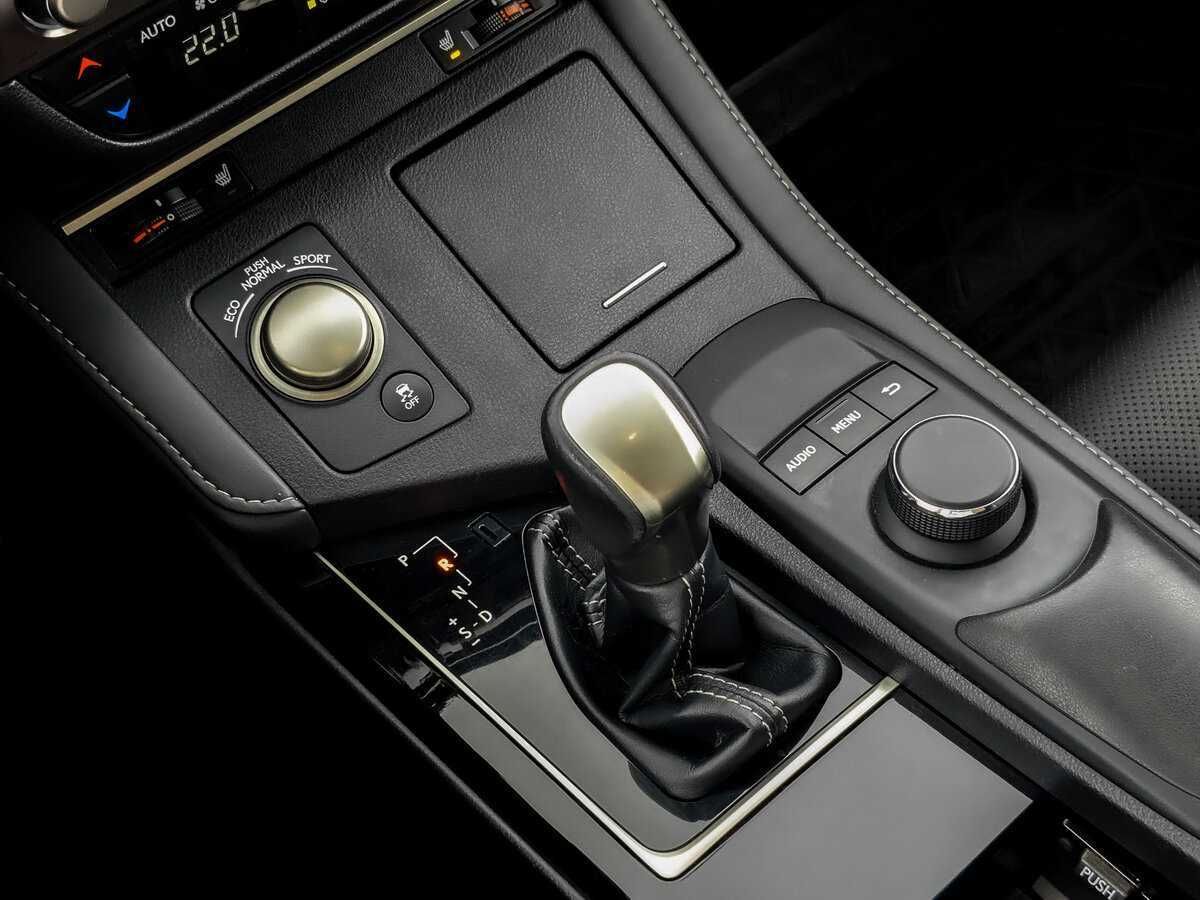 Lexus ES 2018 года с пробегом. Фото: #22