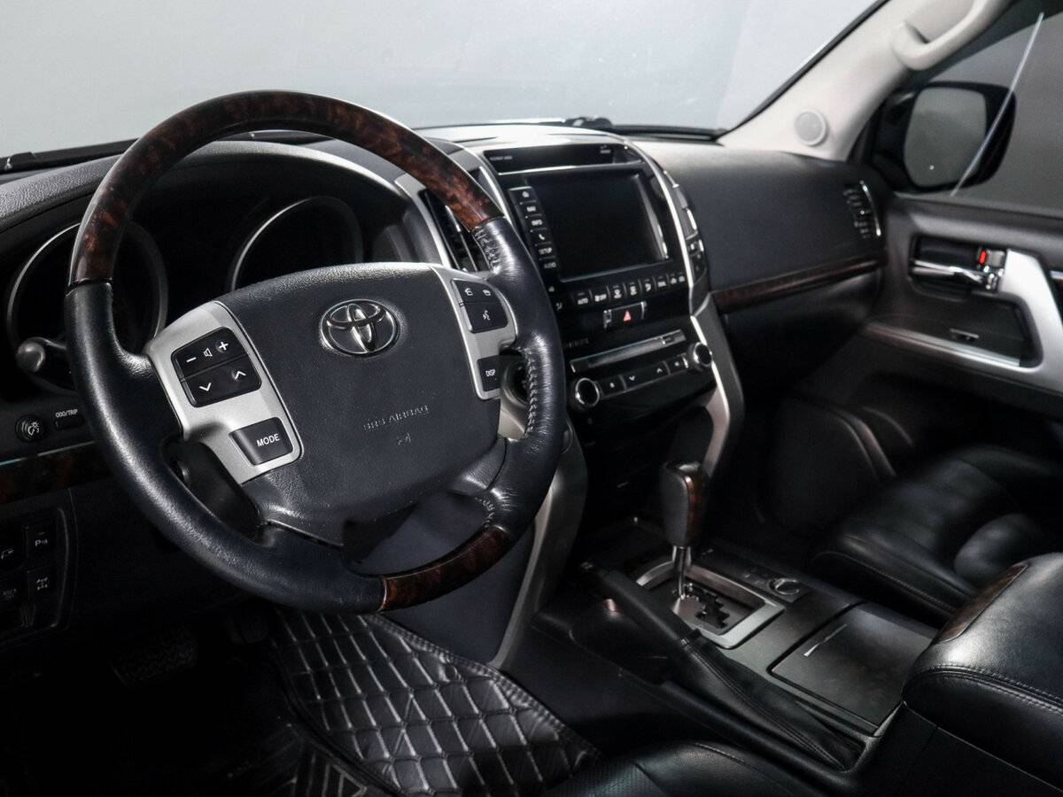 Toyota Land Cruiser 2013 года с пробегом. Фото: #13
