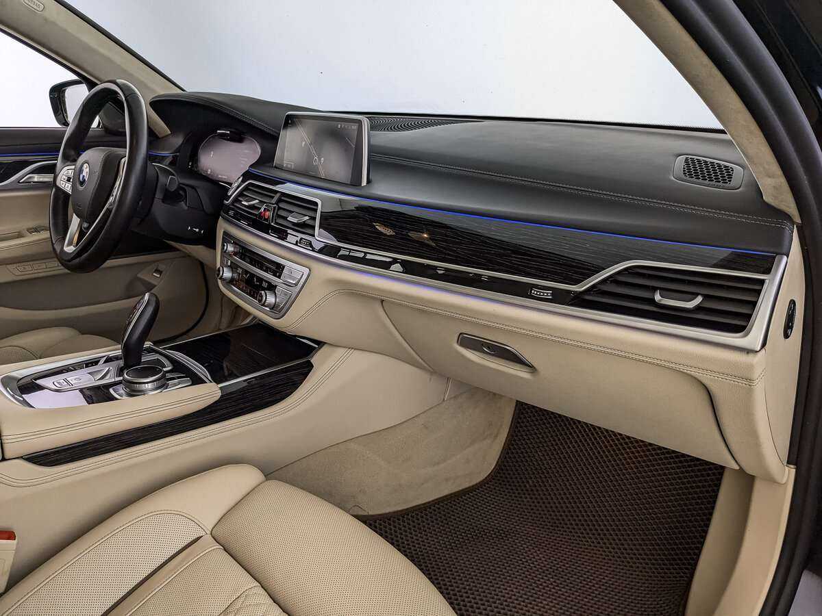 BMW 7 серии 2021 года с пробегом. Фото: #8