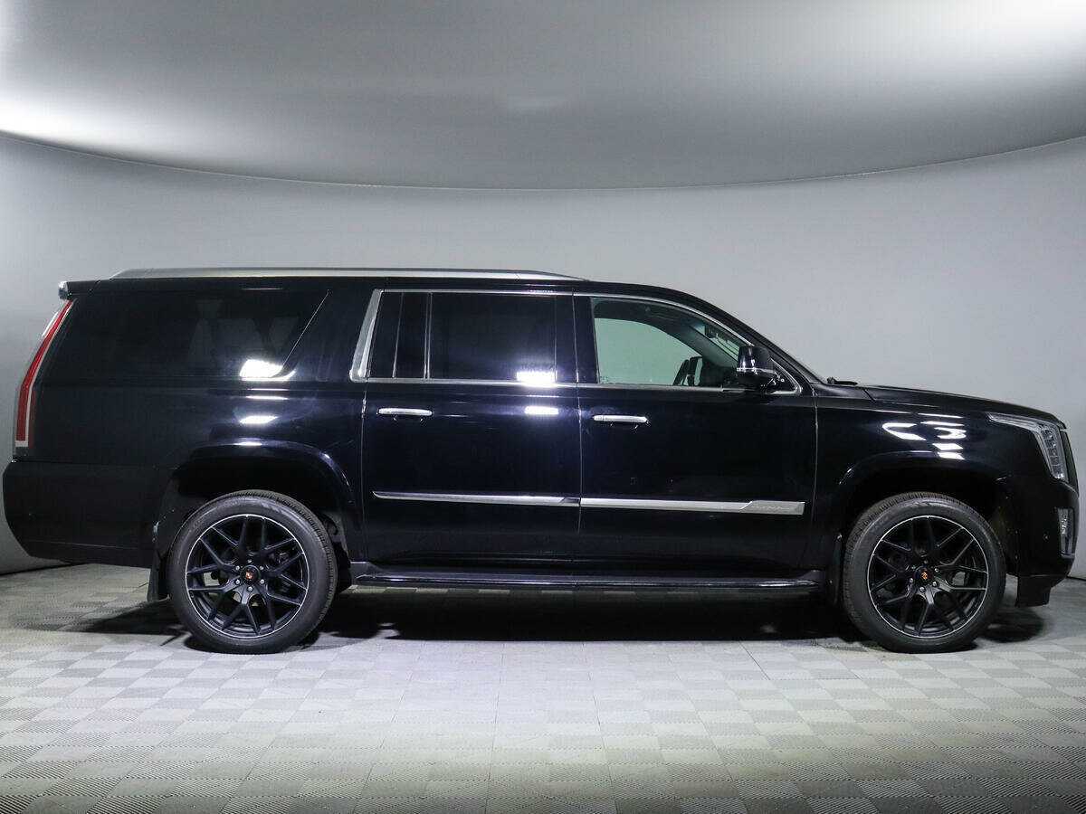 Cadillac Escalade 2018 года с пробегом. Фото: #2