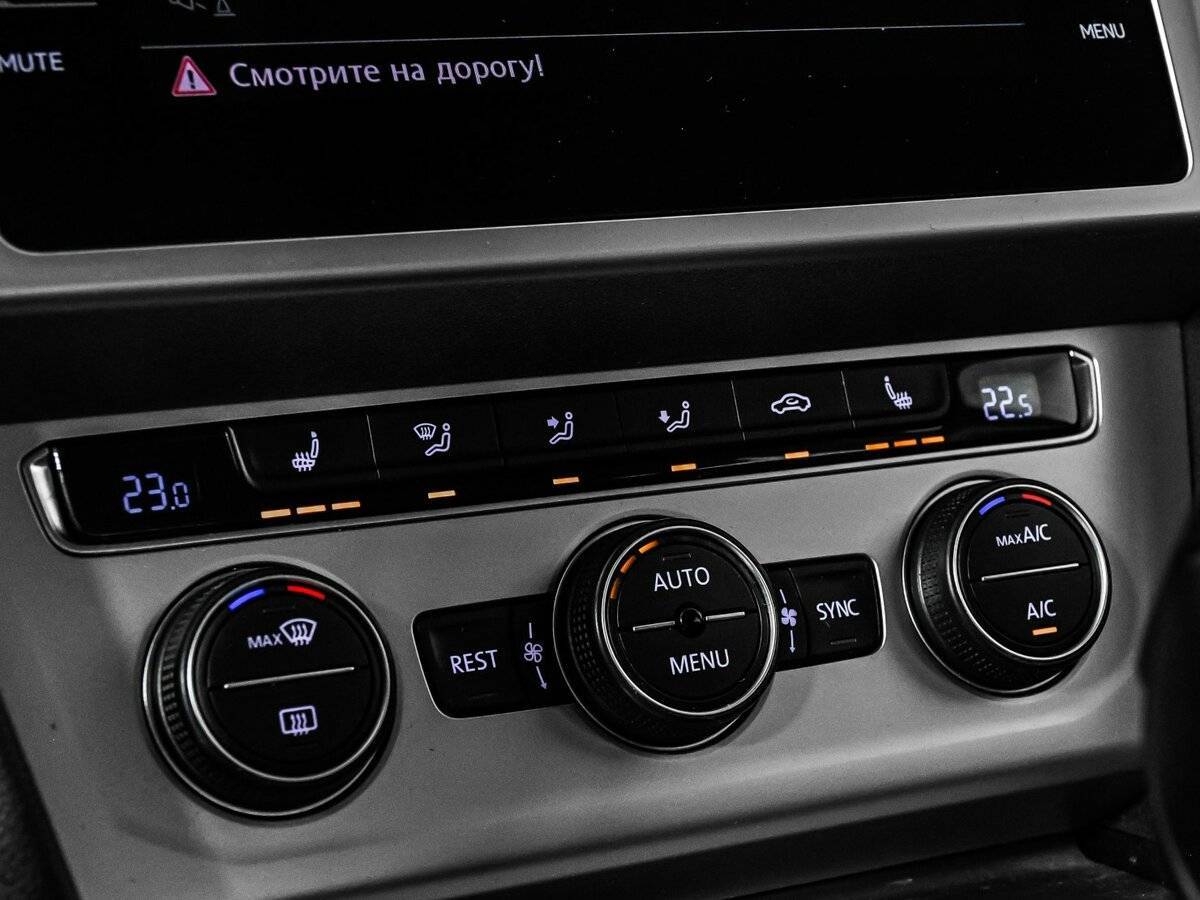 Volkswagen Passat 2018 года с пробегом. Фото: #16