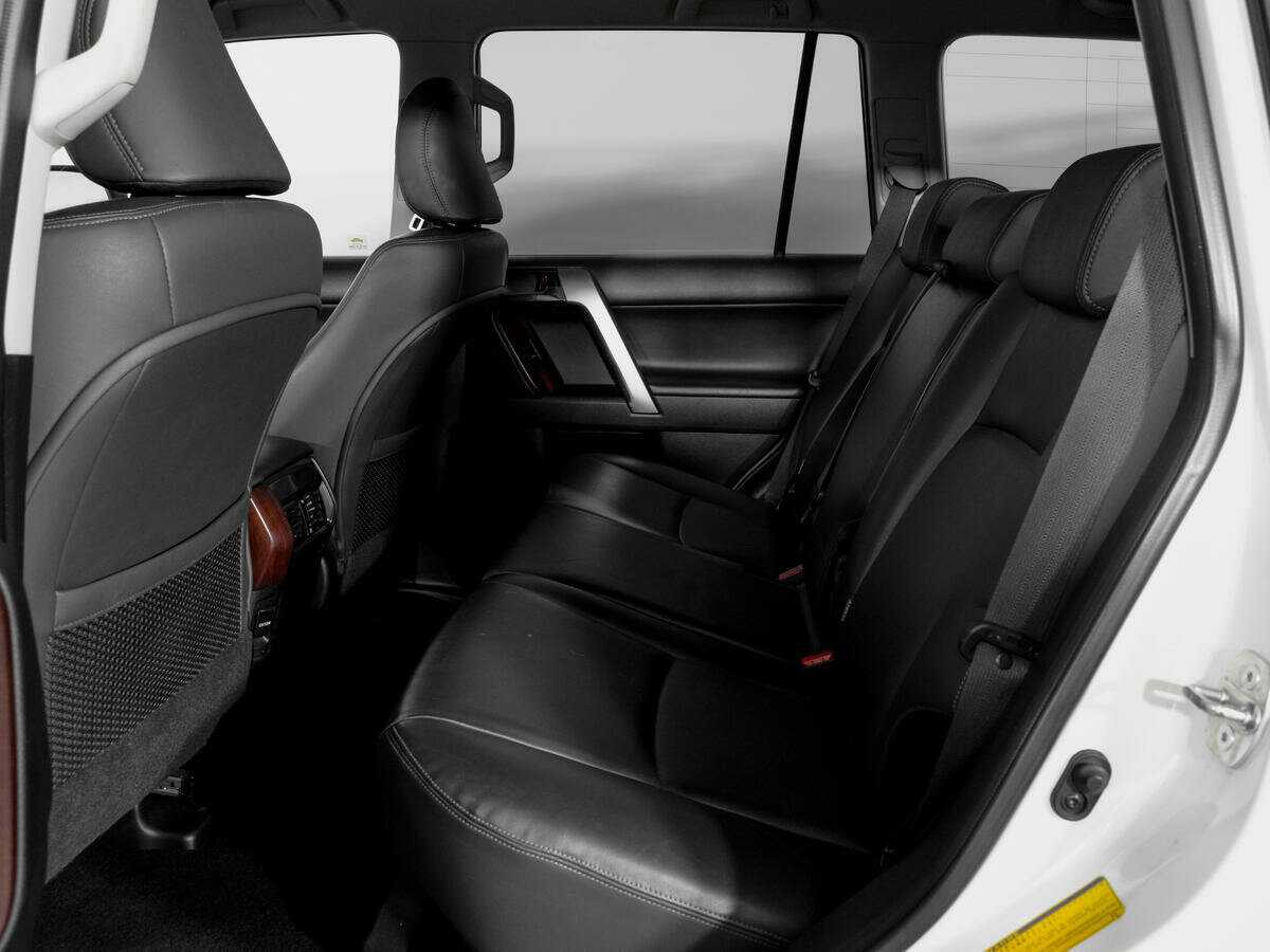 Toyota Land Cruiser Prado 2017 года с пробегом. Фото: #9