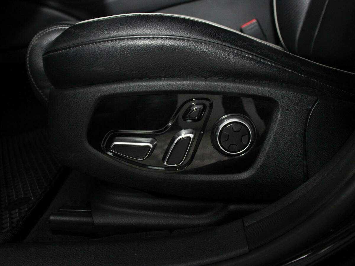 Kia K900 2019 года с пробегом. Фото: #14