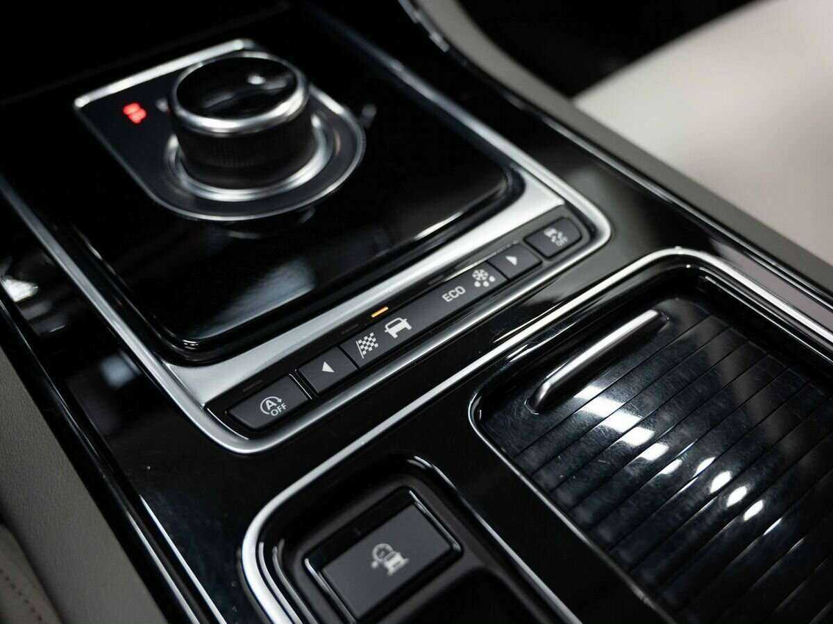 Jaguar XE 2017 года с пробегом. Фото: #23
