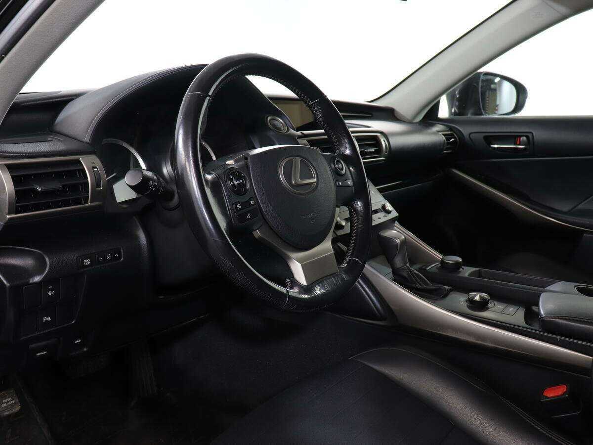 Lexus IS 2015 года с пробегом. Фото: #9