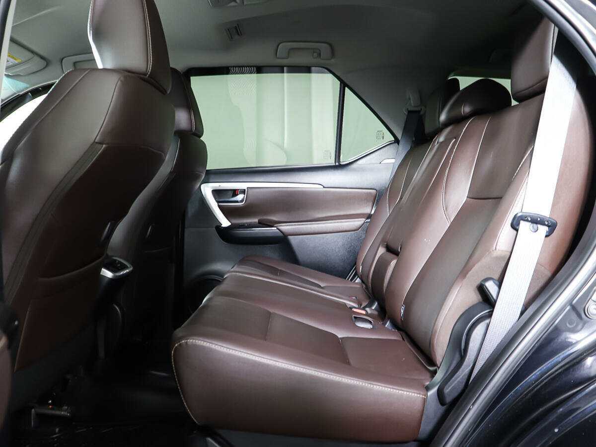 Toyota Fortuner 2017 года с пробегом. Фото: #9