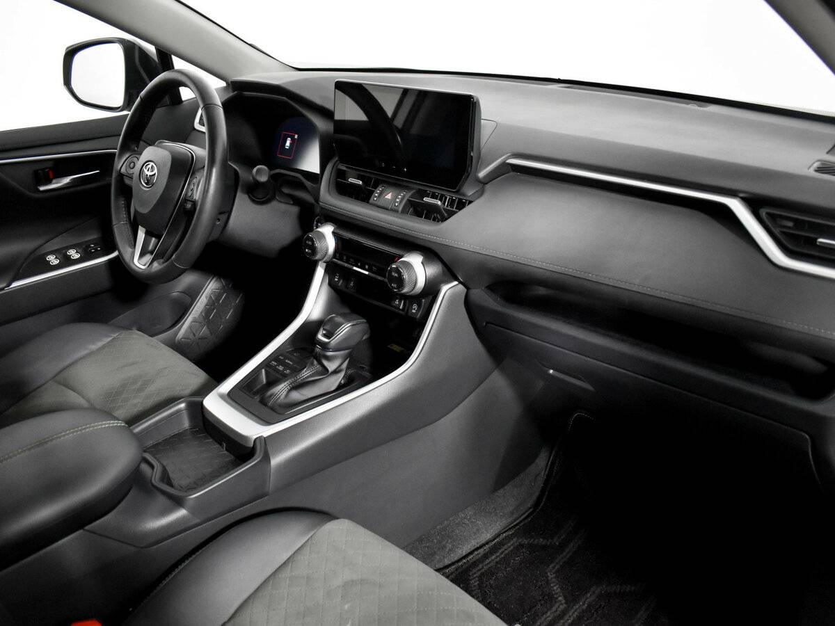 Toyota RAV4 2024 года с пробегом. Фото: #12