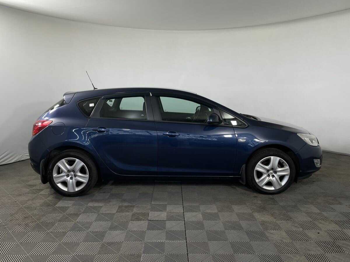 Opel Astra 2010 года с пробегом. Фото: #3