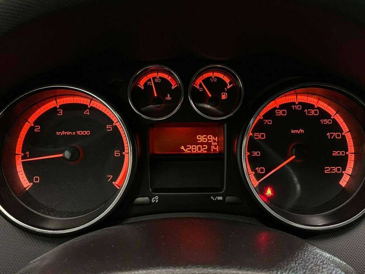 Peugeot 408 2012 года с пробегом. Фото: #11
