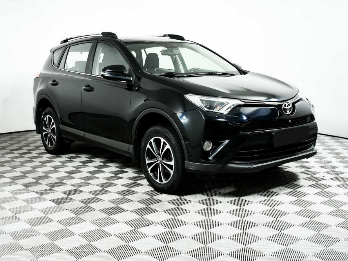 Toyota RAV4 2018 года с пробегом. Фото: #2