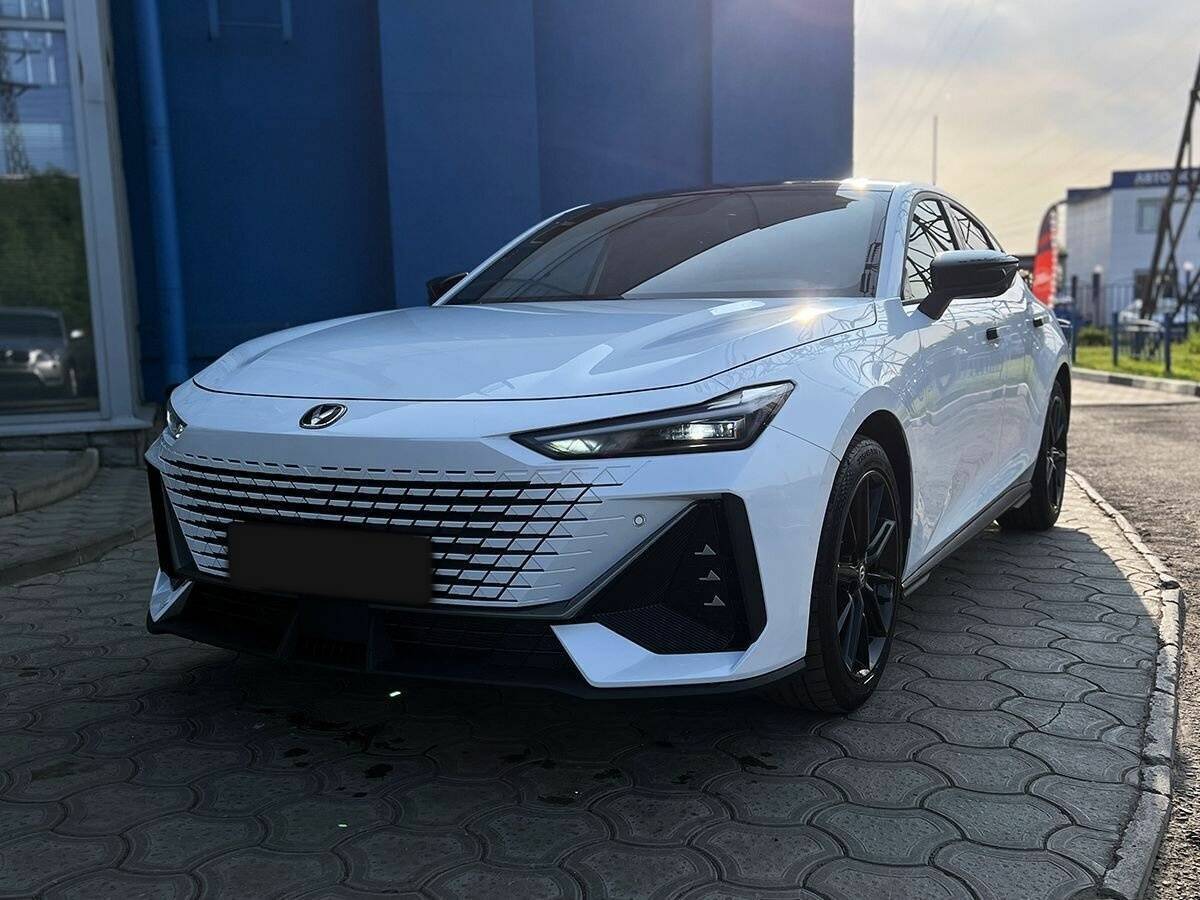 Changan UNI-V 2023 года с пробегом. Посмотреть фото