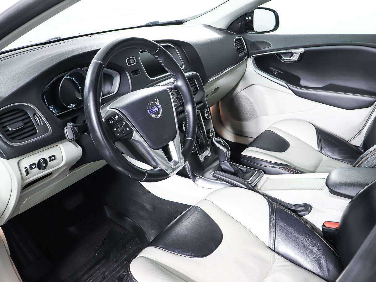 Volvo V40 Cross Country 2013 года с пробегом. Фото: #12