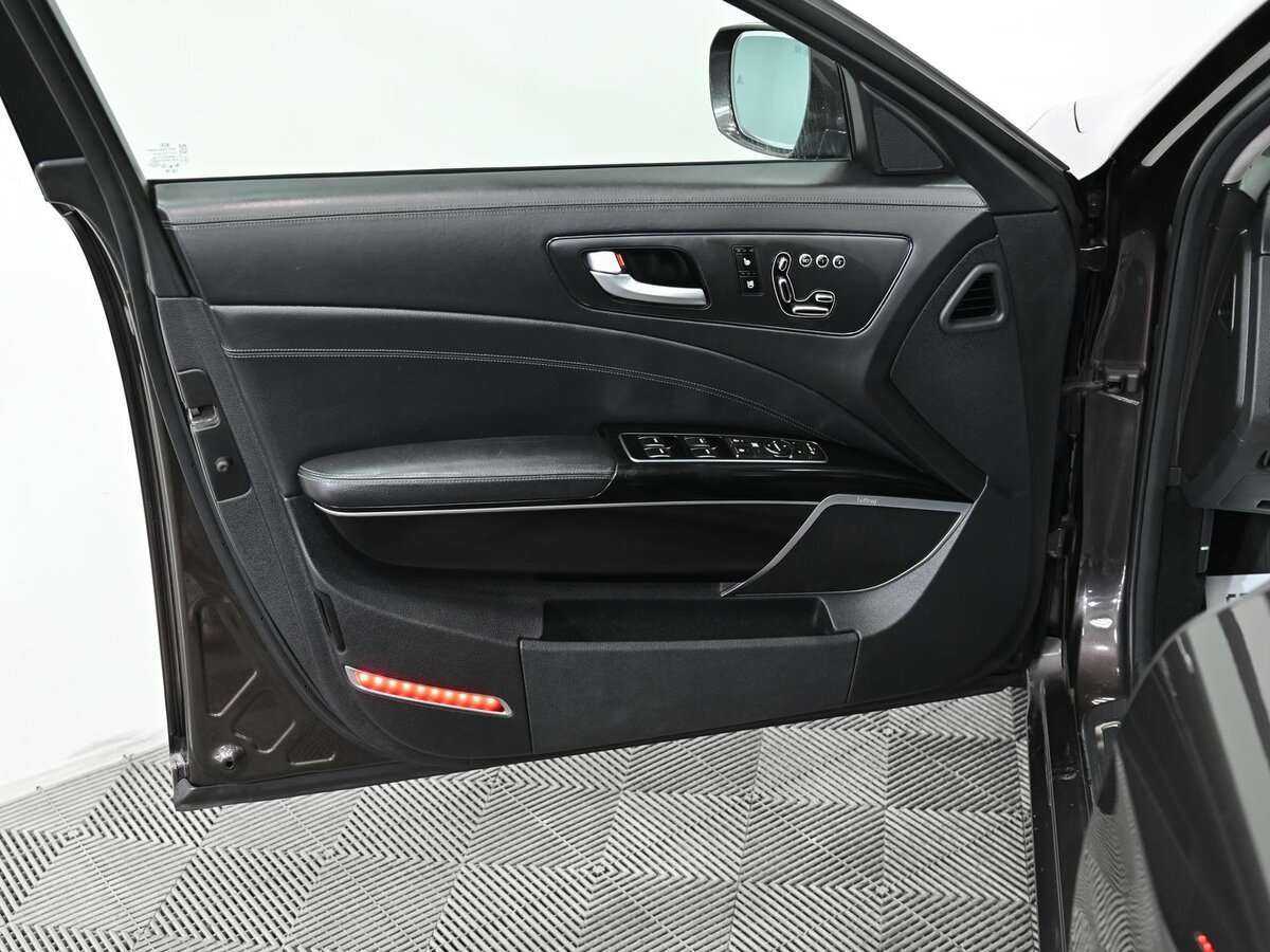 Kia Quoris 2014 года с пробегом. Фото: #4