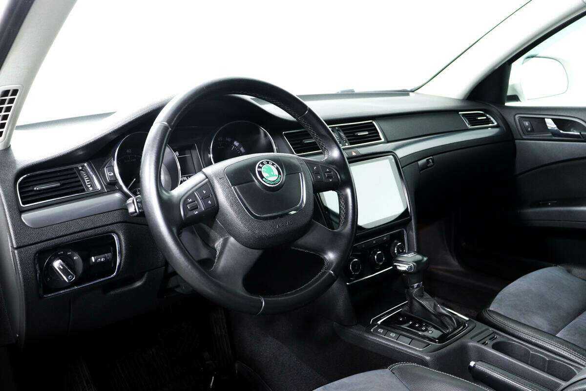 Skoda Superb 2011 года с пробегом. Фото: #12
