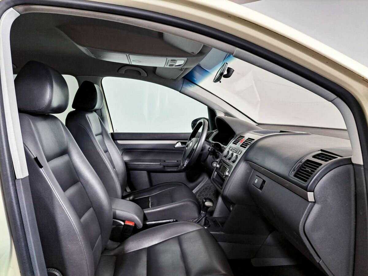 Volkswagen Touran 2010 года с пробегом. Фото: #8