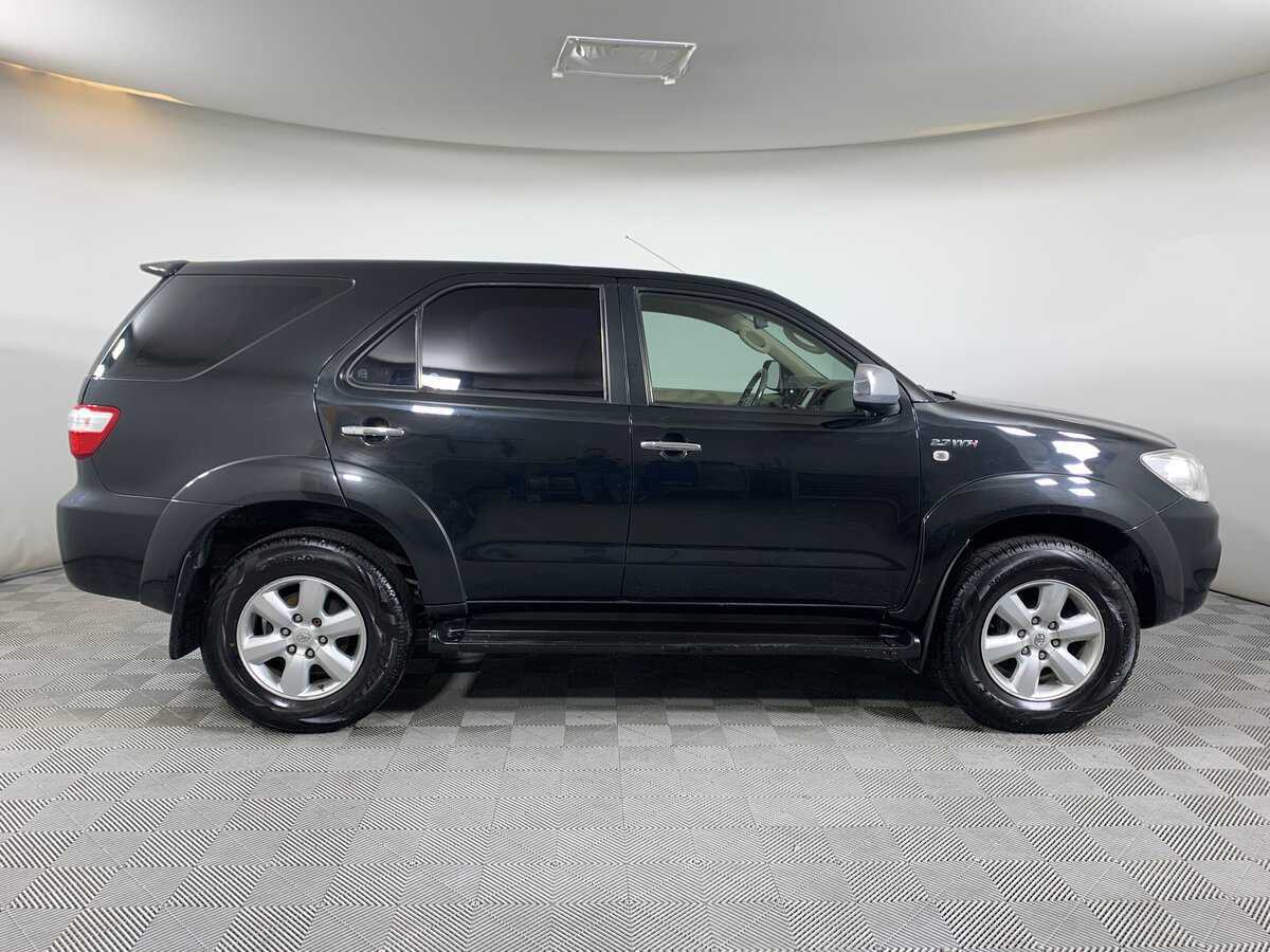 Toyota Fortuner 2011 года с пробегом. Фото: #3