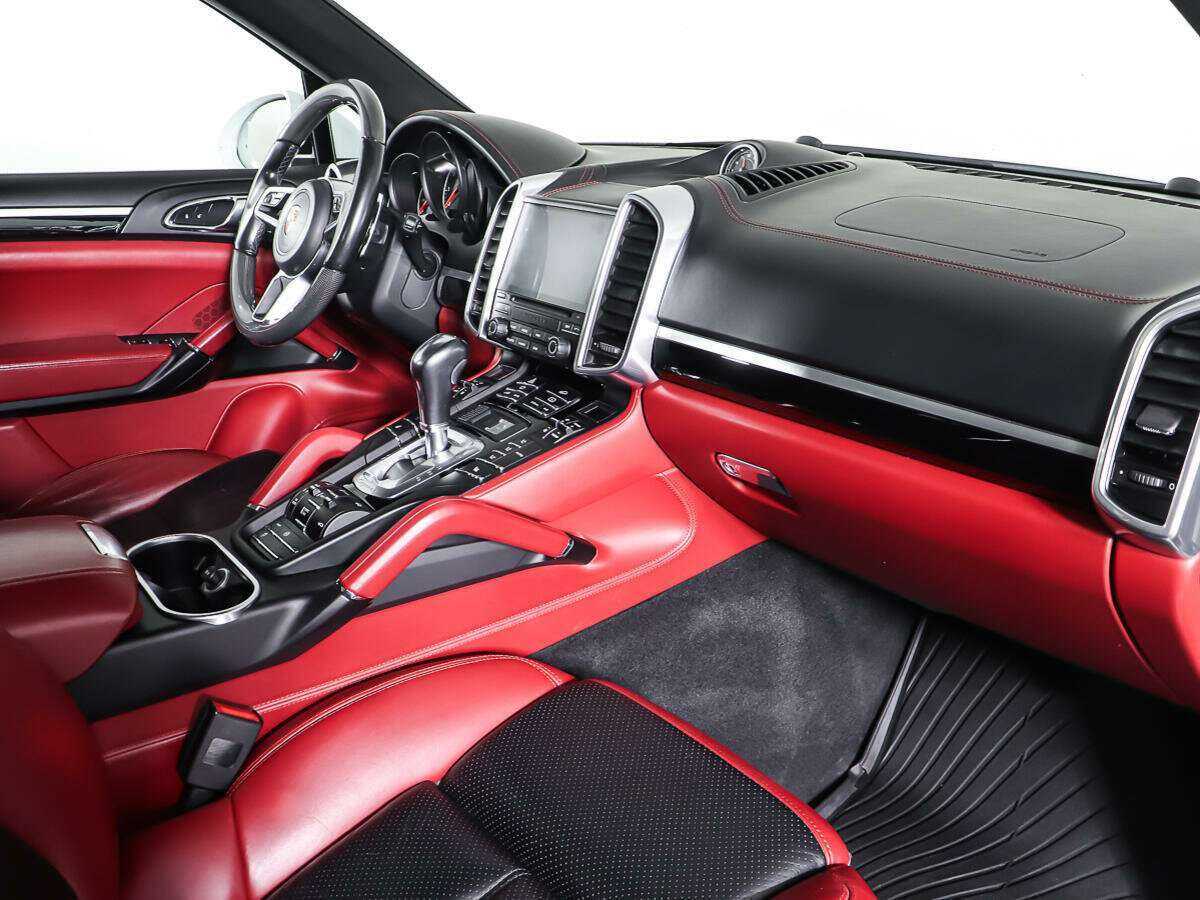 Porsche Cayenne 2017 года с пробегом. Фото: #8