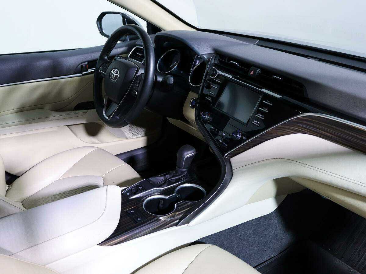 Toyota Camry 2020 года с пробегом. Фото: #5