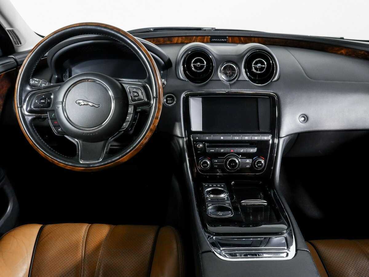 Jaguar XJ 2017 года с пробегом. Фото: #8