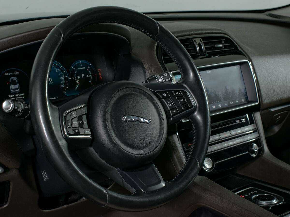 Jaguar F-Pace 2016 года с пробегом. Фото: #16