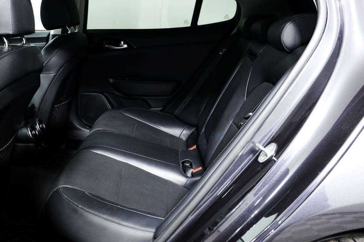 Kia Stinger 2018 года с пробегом. Фото: #11