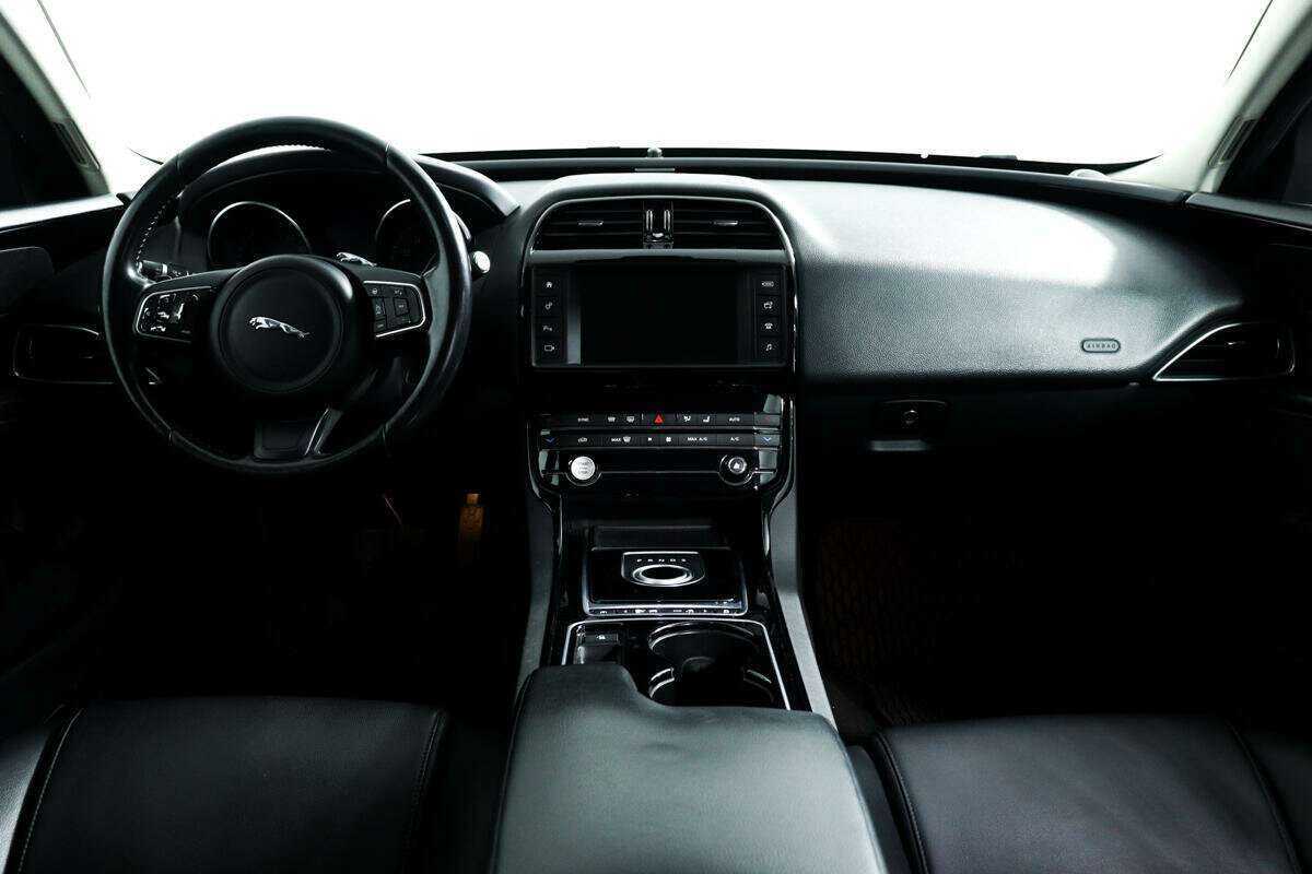 Jaguar XE 2015 года с пробегом. Фото: #10